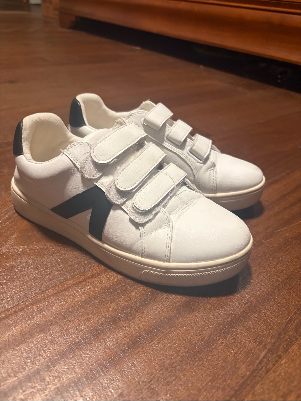 Kids Mia White Sneakers with Black Accent - Velcro Closure. Size 6